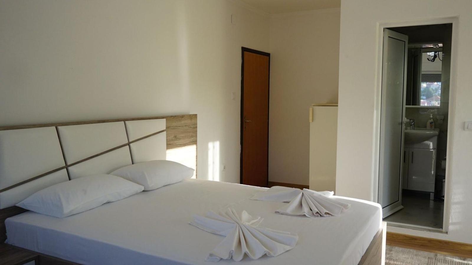 Guesthouse Sinani Ulcinj Ngoại thất bức ảnh